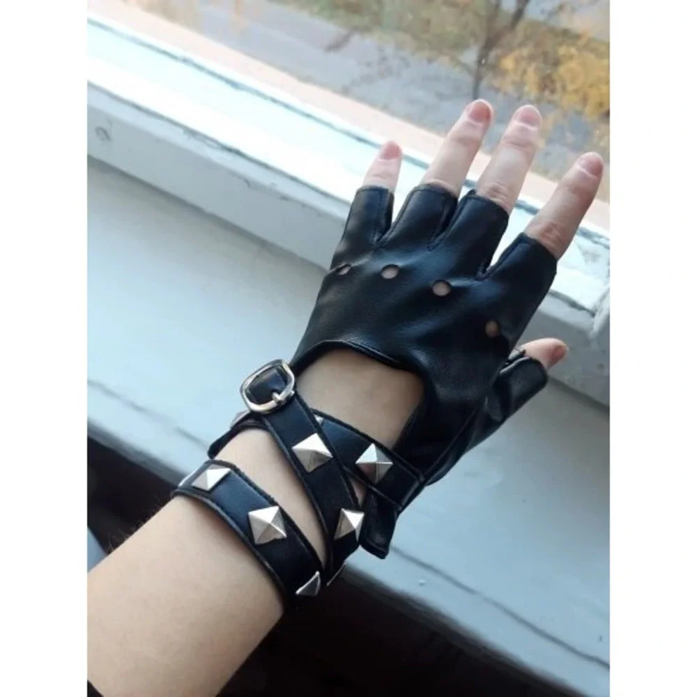 Juniors Women Fingerless Faux Leather Gloves  ~ New